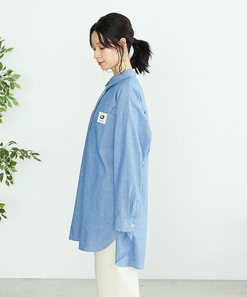 ONIGIRI（オニギリ）の「オーバーサイズシャツ（シャツ/ブラウス・レディース・ホワイト/ブルー/ストライプ・FREE）」の15枚目の写真