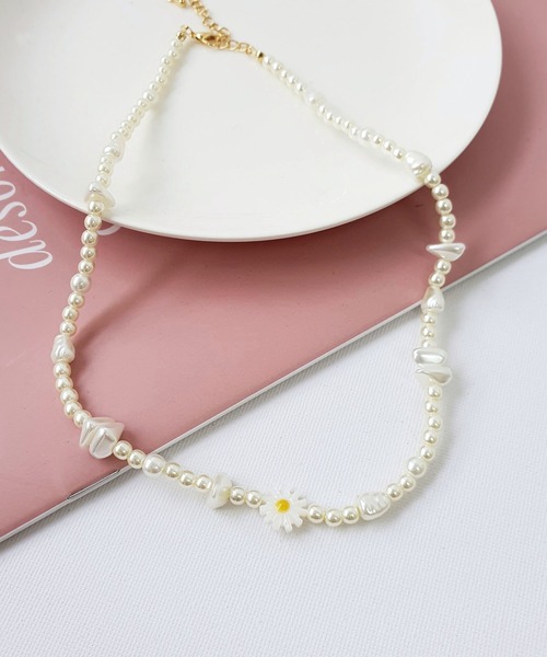 CEMONEMO(セモネモ)の「デイジー パール ネックレス(ネックレス・レディース・ホワイト・FREE)」の7枚目の写真