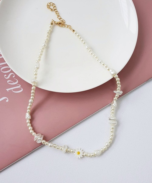 CEMONEMO(セモネモ)の「デイジー パール ネックレス(ネックレス・レディース・ホワイト・FREE)」の6枚目の写真