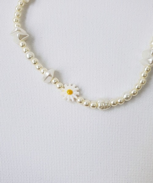 CEMONEMO(セモネモ)の「デイジー パール ネックレス(ネックレス・レディース・ホワイト・FREE)」の4枚目の写真
