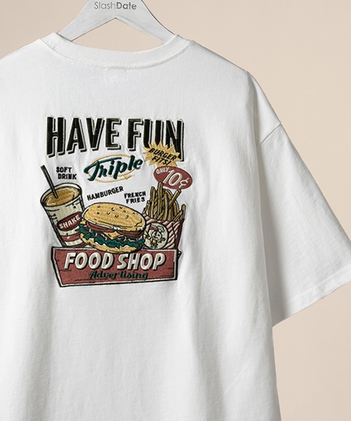 POWER TO THE PEOPLE（パワートゥーザピープル）の「【POWER TO THE PEOPLE】オーバーサイズレトログラフィックバッグ刺繍Ｔシャツ/フレグランス/トリップ/フード/オレンジ（Tシャツ/カットソー・メンズ・ホワイト系その他3/グレー系その他/ホワイト系その他/グレー/グリーン系その他/ホワイト系その他2/ピンク系その他/ホワイト/グリーン/ピンク/イエロー/イエロー系その他・L/M）」の3枚目の写真