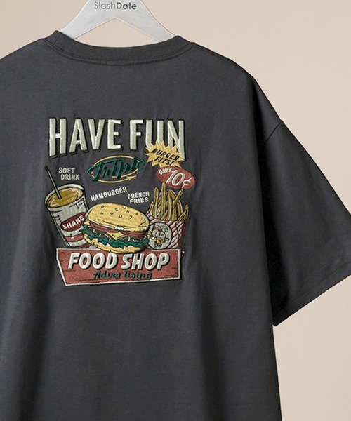 POWER TO THE PEOPLE（パワートゥーザピープル）の「【POWER TO THE PEOPLE】オーバーサイズレトログラフィックバッグ刺繍Ｔシャツ/フレグランス/トリップ/フード/オレンジ（Tシャツ/カットソー・メンズ・ホワイト系その他3/グレー系その他/ホワイト系その他/グレー/グリーン系その他/ホワイト系その他2/ピンク系その他/ホワイト/グリーン/ピンク/イエロー/イエロー系その他・L/M）」の5枚目の写真