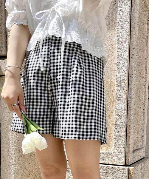 Allamanda（アラマンダ）の「サイドボタンショート／パンツ（その他パンツ・レディース・ブラック/インディゴブルー/アイボリー/ブラック系その他3・M）」の4枚目の写真