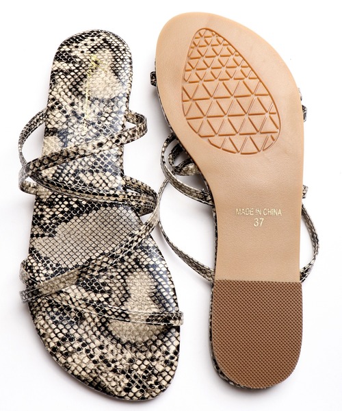EBLOUNA（エブローナ）の「【Eblouna】ストラップフラットサンダル（サンダル・レディース・ブラック/シルバー/パイソン・38/37）」の18枚目の写真