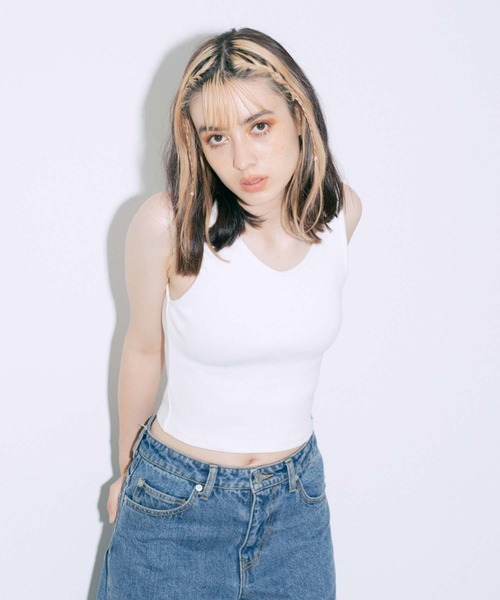 X-girl（エックスガール）の「V-NECK TANK TOP（タンクトップ・レディース・ブラウン/ブラック/ライトブルー/ホワイト・S/M）」の2枚目の写真