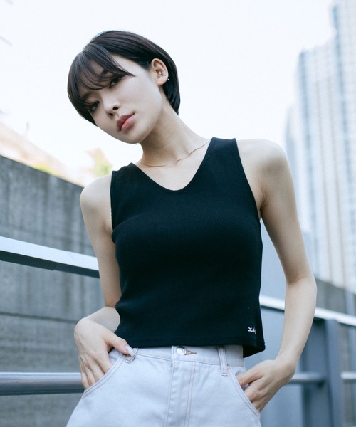 X-girl（エックスガール）の「V-NECK TANK TOP（タンクトップ・レディース・ブラウン/ブラック/ライトブルー/ホワイト・S/M）」の3枚目の写真