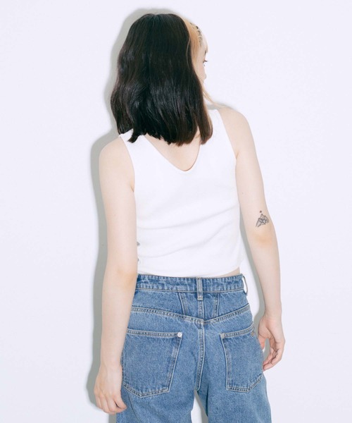 X-girl（エックスガール）の「V-NECK TANK TOP（タンクトップ・レディース・ブラウン/ブラック/ライトブルー/ホワイト・S/M）」の13枚目の写真