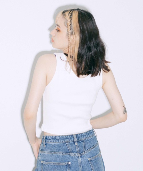 X-girl（エックスガール）の「V-NECK TANK TOP（タンクトップ・レディース・ブラウン/ブラック/ライトブルー/ホワイト・S/M）」の11枚目の写真