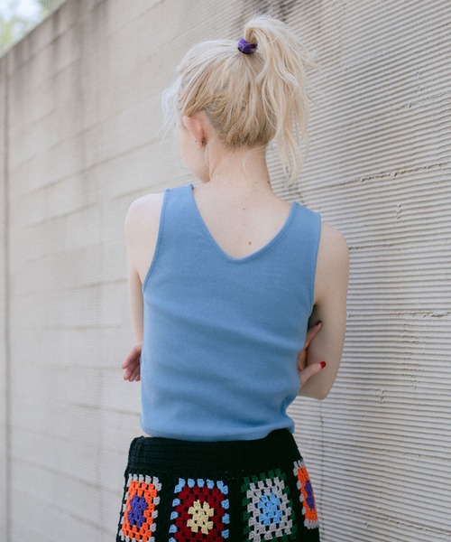 X-girl（エックスガール）の「V-NECK TANK TOP（タンクトップ・レディース・ブラウン/ブラック/ライトブルー/ホワイト・S/M）」の18枚目の写真