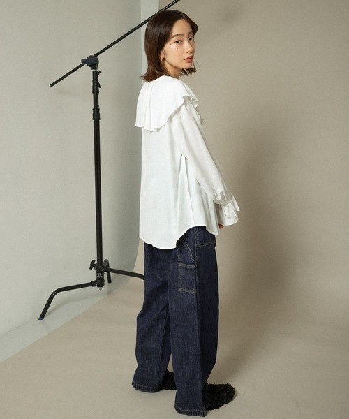 KBF(ケイビーエフ)の「フリルブラウス(シャツ/ブラウス・レディース・ブラック/オフホワイト/キャメル・ONE)」の5枚目の写真