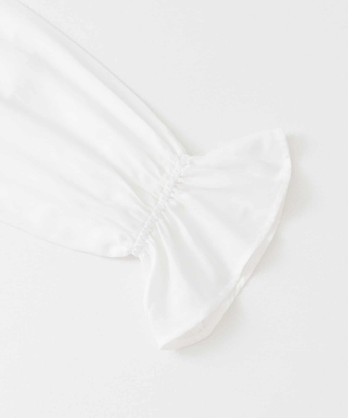 KBF(ケイビーエフ)の「フリルブラウス(シャツ/ブラウス・レディース・ブラック/オフホワイト/キャメル・ONE)」の14枚目の写真