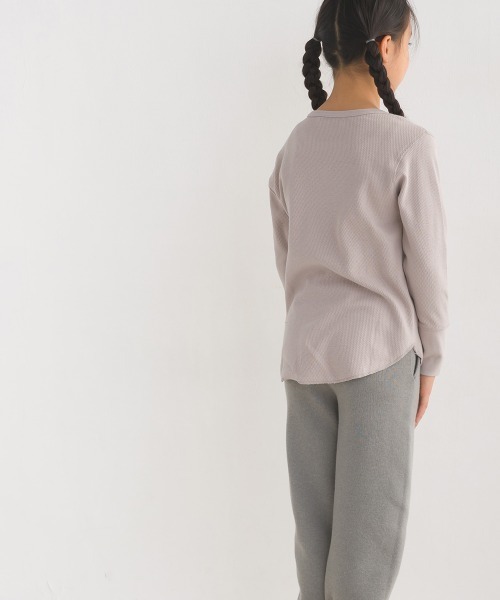 OMNES（オムネス）の「キッズ ハニカム裾ラウンド　長袖プルオーバー（Tシャツ/カットソー・キッズ・ホワイト/ライトグレー/ブラック/ブラウン/グレー系その他/ラベンダー・100/110/120/130/140）」の16枚目の写真