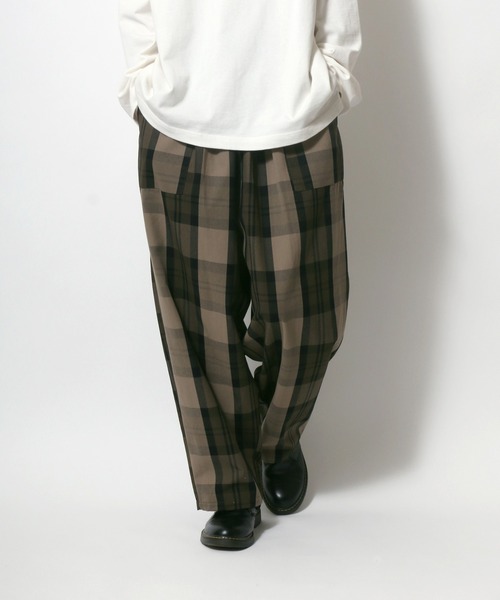 ANPAS（アンパス）の「Tuck Wide Balloon Pants/タックワイドバルーンパンツ シェフパンツ スケーターパンツ イージーパンツ ベイカーパンツ ワークパンツ（その他パンツ・メンズ・ブラック系その他/オリーブ/ベージュ/ブラウン系その他/ブラック/ワンウォッシュ/ネイビー/アイボリー/ブラック系その他2/ブルー/インディゴブルー/グリーン系その他/ホワイト系その他/グレー/ブラウン・M/LL/L）」の11枚目の写真