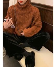 ボリューム袖 タートルネック ケーブルニット