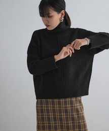センターシームハイネックニット
