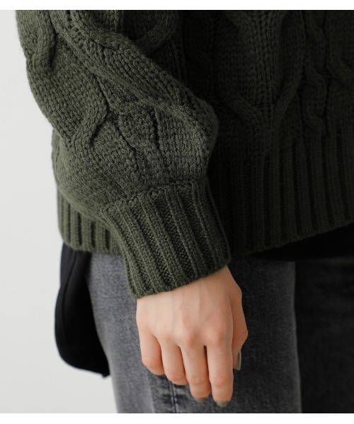 AZUL by moussy（アズールバイマウジー）の「ASYMMETRY CABLE KNIT TOPS/アシメトリーケーブルニットトップス（ニット/セーター・レディース・ダークグリーン/ブラック/ベージュ/マジェンタ・MEDIUM/SMALL）」の6枚目の写真