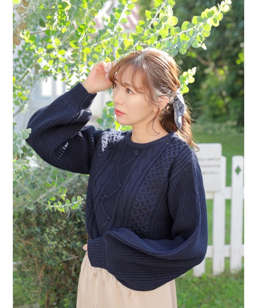 Areeam（アリーム）の「秘密を持ったポンポンニットプルオーバー（ニット/セーター・レディース・ネイビー/オフホワイト/キャメル・FREE）」の11枚目の写真