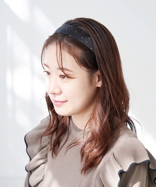 ROPE' PICNIC（ロペピクニック）の「ミニスタッズサテンカチューシャ（カチューシャ・レディース・ブラック/ベージュ・FREE）」の2枚目の写真