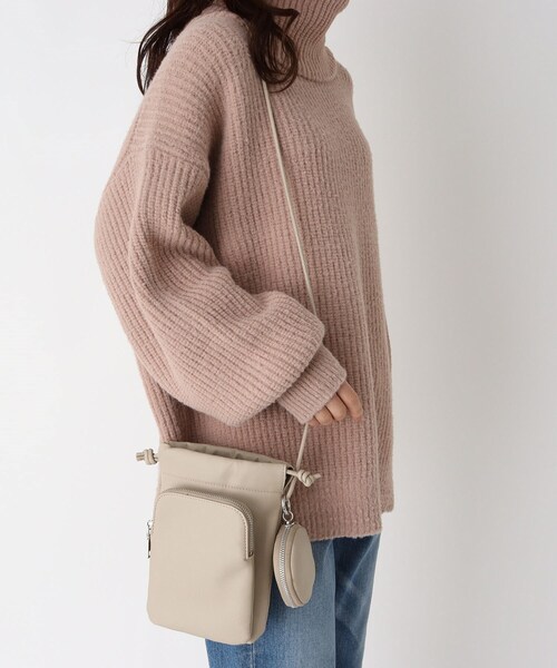 Ober Tashe（オーバータッシェ）の「巾着スマホショルダー（ショルダーバッグ・レディース・ブラック/チョコ/パープル系/サックスブルー・FREE）」の3枚目の写真