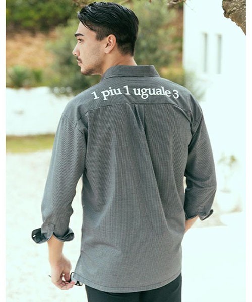 1 piu 1 uguale 3（ウノピゥウノウグァーレトレ）の「STRIPE BIG SHIRTS（シャツ/ブラウス・メンズ・ブラック/ネイビー・Ⅲ/Ⅳ）」の3枚目の写真