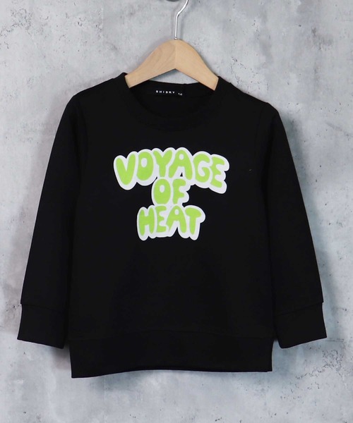 THE CASUAL(カジュアル)の「クルーネックロゴプリントトレーナー キッズ(スウェット・キッズ・ベージュ/パープル/オフホワイト/ミント/モカ/チャコール/ホワイト系/ブラック系1/杢グレー/ブラック系/ブラック系2/ブラック系3/ブラック系5/ブラック系4/グレー系/グリーン系/ブラウン系/ブルー系・150cm/130cm/110cm/140cm/160cm/120cm)」の5枚目の写真