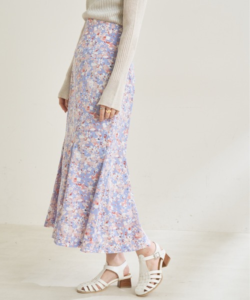 natural couture(ナチュラルクチュール)の「大人レディな雰囲気纏うアソート花柄マーメイドスカート(スカート・レディース・アイボリー/グリーン系/ブルー系・FREE)」の2枚目の写真