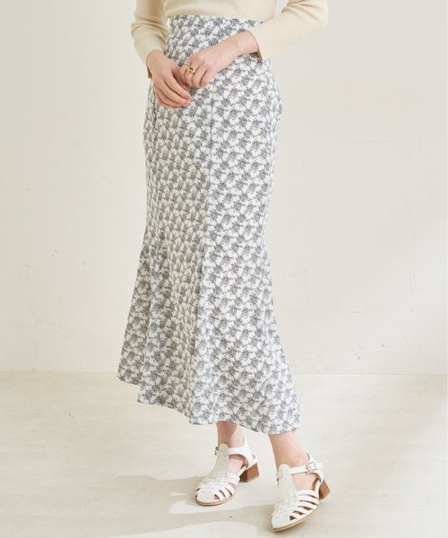 natural couture(ナチュラルクチュール)の「大人レディな雰囲気纏うアソート花柄マーメイドスカート(スカート・レディース・アイボリー/グリーン系/ブルー系・FREE)」の1枚目の写真