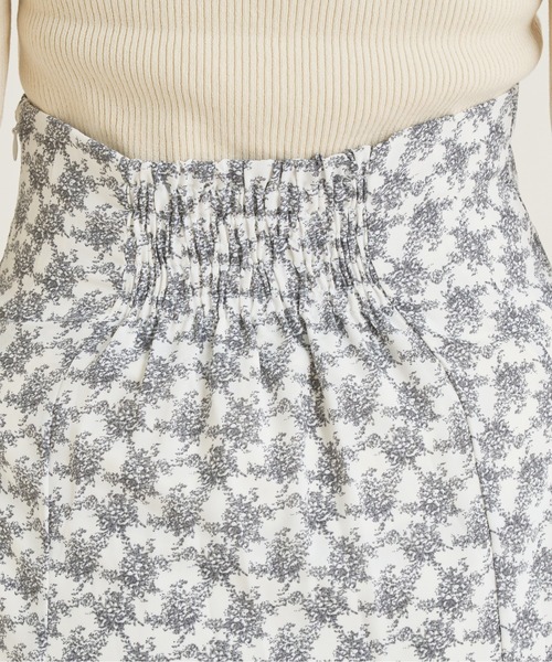 natural couture(ナチュラルクチュール)の「大人レディな雰囲気纏うアソート花柄マーメイドスカート(スカート・レディース・アイボリー/グリーン系/ブルー系・FREE)」の11枚目の写真
