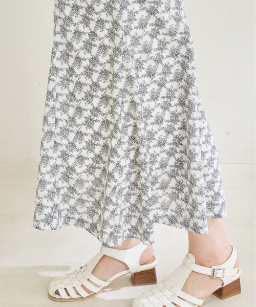 natural couture(ナチュラルクチュール)の「大人レディな雰囲気纏うアソート花柄マーメイドスカート(スカート・レディース・アイボリー/グリーン系/ブルー系・FREE)」の14枚目の写真