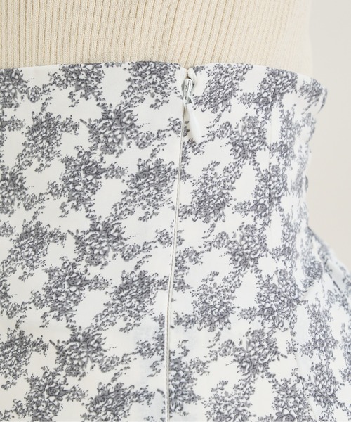 natural couture(ナチュラルクチュール)の「大人レディな雰囲気纏うアソート花柄マーメイドスカート(スカート・レディース・アイボリー/グリーン系/ブルー系・FREE)」の6枚目の写真