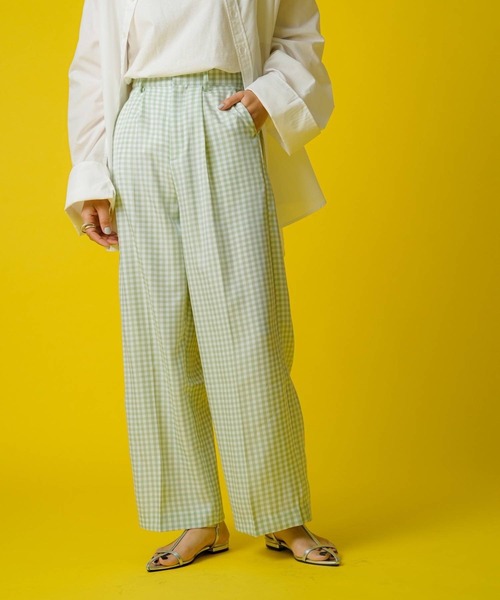 bohmal(ボマール)の「タックセンタープレスワイドストレートパンツ(スラックス・レディース・チェック/ピンク/イエロー・MEDIUM/SMALL/LARGE)」の3枚目の写真
