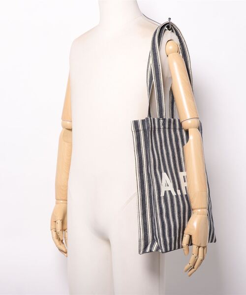 A.P.C.（アーペーセー）の「TOTE LOU（トートバッグ・レディース・ネイビー/イエロー・ONESIZE）」の5枚目の写真
