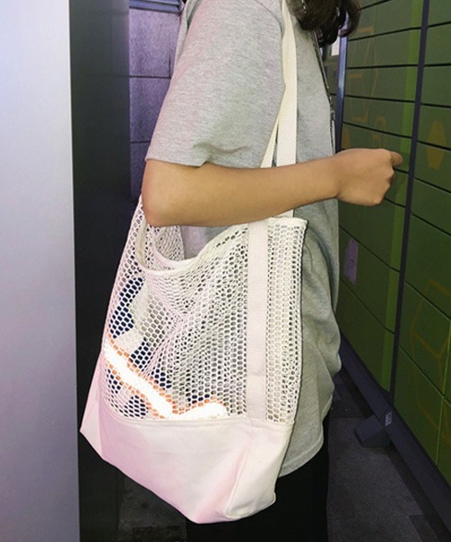 c.u.l(シーユーエル)の「【c.u.l】コットンメッシュトートバッグ cula374(トートバッグ・レディース・ブラック/ホワイト・FREE)」の1枚目の写真