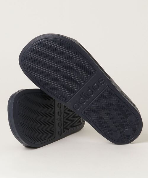 adidas(アディダス)の「アディダス adidas ADILETTE SHOWER U(サンダル・メンズ・ネイビー・28.5cm/24.5cm/26.5cm/23.5cm/27.5cm/25.5cm)」の2枚目の写真