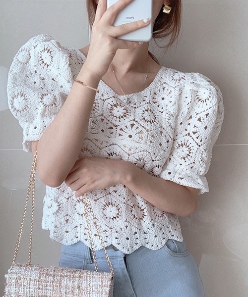 Chaco closet（チャコ クローゼット）の「クロシェレースVネックパフスリーブブラウス（シャツ/ブラウス・レディース・ホワイト/アイボリー・FREE）」の4枚目の写真