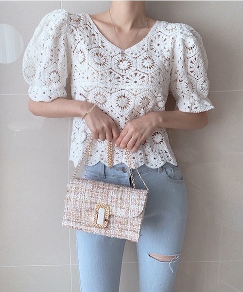 Chaco closet（チャコ クローゼット）の「クロシェレースVネックパフスリーブブラウス（シャツ/ブラウス・レディース・ホワイト/アイボリー・FREE）」の7枚目の写真