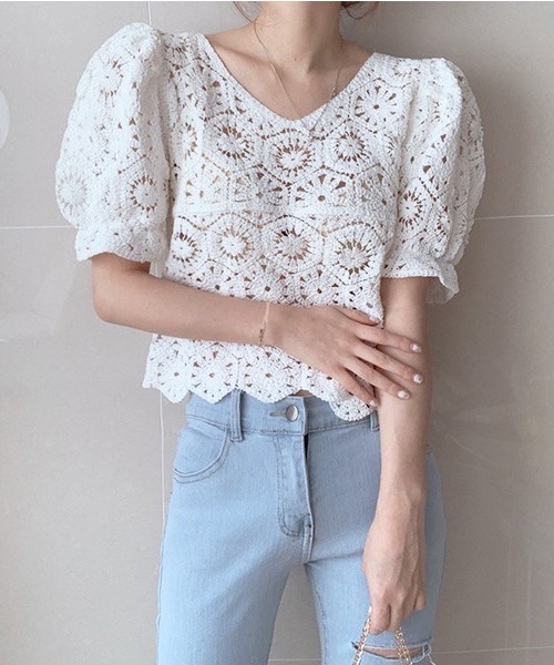 Chaco closet（チャコ クローゼット）の「クロシェレースVネックパフスリーブブラウス（シャツ/ブラウス・レディース・ホワイト/アイボリー・FREE）」の8枚目の写真