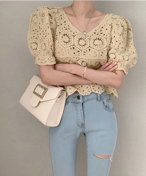 Chaco closet（チャコ クローゼット）の「クロシェレースVネックパフスリーブブラウス（シャツ/ブラウス・レディース・ホワイト/アイボリー・FREE）」の13枚目の写真