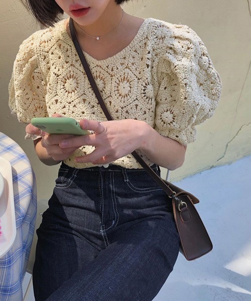 Chaco closet（チャコ クローゼット）の「クロシェレースVネックパフスリーブブラウス（シャツ/ブラウス・レディース・ホワイト/アイボリー・FREE）」の15枚目の写真