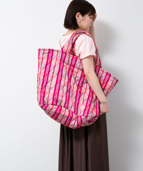 NE QUITTEZ PAS!（ヌキテパ）の「【ne Quittez pas/ ヌキテパ】◇【WEB限定】キルトバッグ（トートバッグ・レディース・レッド系その他/ブルー系その他・FREE）」の2枚目の写真