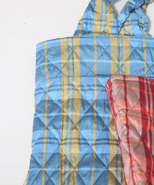 NE QUITTEZ PAS!（ヌキテパ）の「【ne Quittez pas/ ヌキテパ】◇【WEB限定】キルトバッグ（トートバッグ・レディース・レッド系その他/ブルー系その他・FREE）」の4枚目の写真