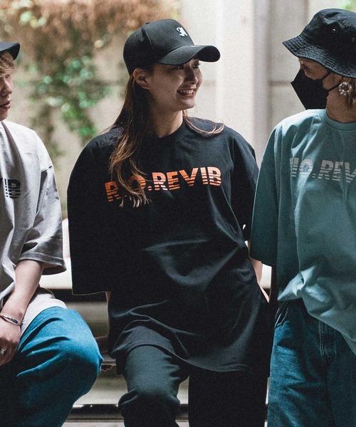 TopIsm(トップイズム)の「RIO.REVIB アイコン半袖Tシャツ(Tシャツ/カットソー・メンズ・ホワイト/グレイッシュブルー/ブラック/グレイッシュベージュ/グリーン/オレンジ・L/XL/M)」の2枚目の写真