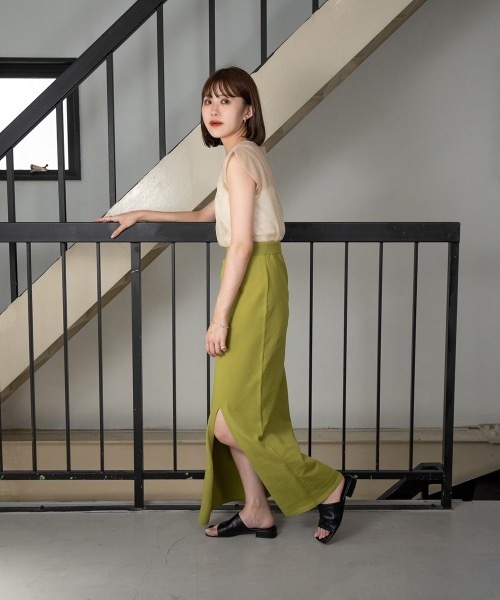 Amiur(エミレ)の「front slit long tight skirt(スカート・レディース・ブラック/グリーン/グレー系その他・FREE)」の8枚目の写真