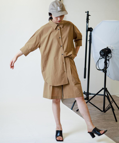 journal standard L'essage(ジャーナルスタンダードレサージュ)の「OUMIタイプライターショートパンツ(その他パンツ・レディース・キャメル/ネイビー・FREE)」の15枚目の写真