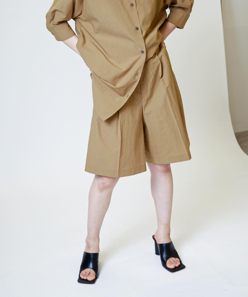 journal standard L'essage(ジャーナルスタンダードレサージュ)の「OUMIタイプライターショートパンツ(その他パンツ・レディース・キャメル/ネイビー・FREE)」の16枚目の写真