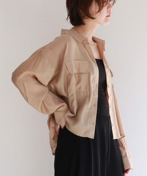 notch.(ノッチ)の「光沢クロップドシャツ(シャツ/ブラウス・レディース・ブラック/ベージュ・M)」の2枚目の写真