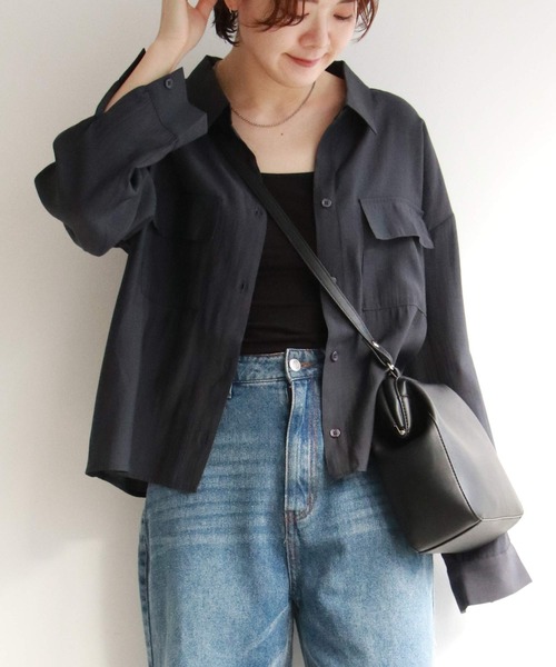 notch.(ノッチ)の「光沢クロップドシャツ(シャツ/ブラウス・レディース・ブラック/ベージュ・M)」の1枚目の写真