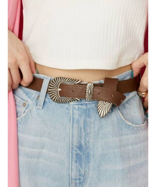 EVRIS(エヴリス)の「メタルバックルフェイクレザーベルト(ベルト・レディース・ブラック/ホワイト/ブラウン・FREE)」の3枚目の写真