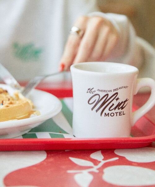 FREAK'S STORE(フリークスストア)の「WEB限定 The MINT MOTEL×FREAK'S STORE/ミントモーテル 別注 ビッグシルエット バック刺繍 クルーネックスウェット(スウェット・メンズ・ブラック/アッシュグレー/グリーン・SMALL/MEDIUM/LARGE)」の8枚目の写真