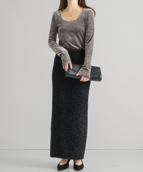 NEUNA(ヌナ)の「去年完売したアイテムが再登場!【パット付き!1枚で楽々着れる。】【前後2wayで着られる!】 ベロア/ラメ 2wayカットソートップス(Tシャツ/カットソー・レディース・ブルー/ブラック/ブラウン/グレー/ベージュ/ブラック系その他/グレー系その他・FREE)」の12枚目の写真